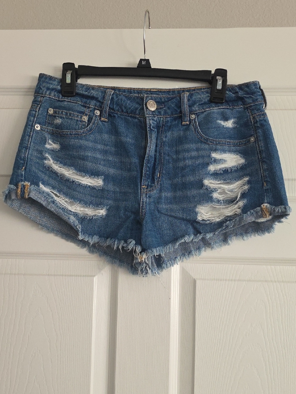 American Eagle Tomgirl Shortie Distressed Denim Shorts 100% Cotton EUC Size 8